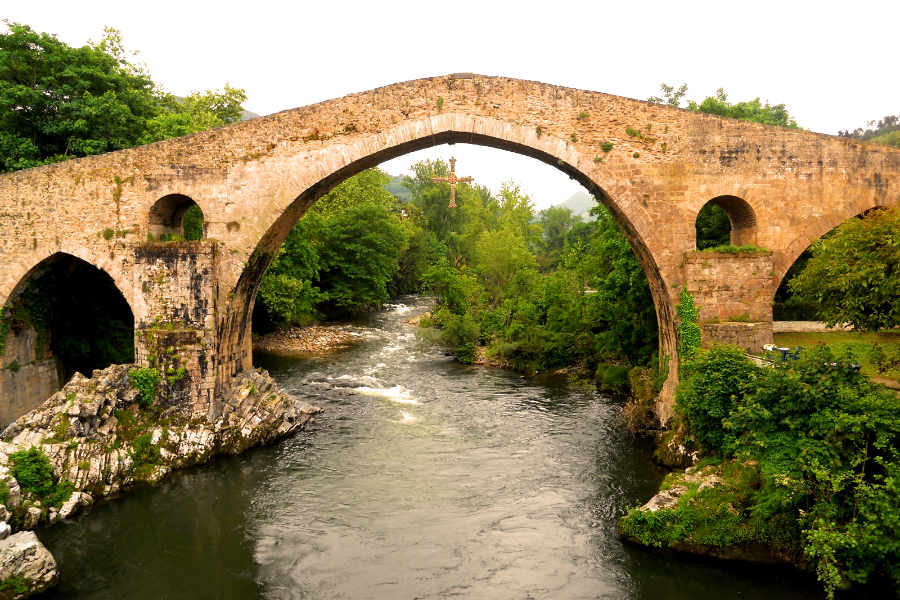 Brücke über Fluss